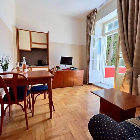 Villa Valdepian Apartments Savudrija Exteriör bild
