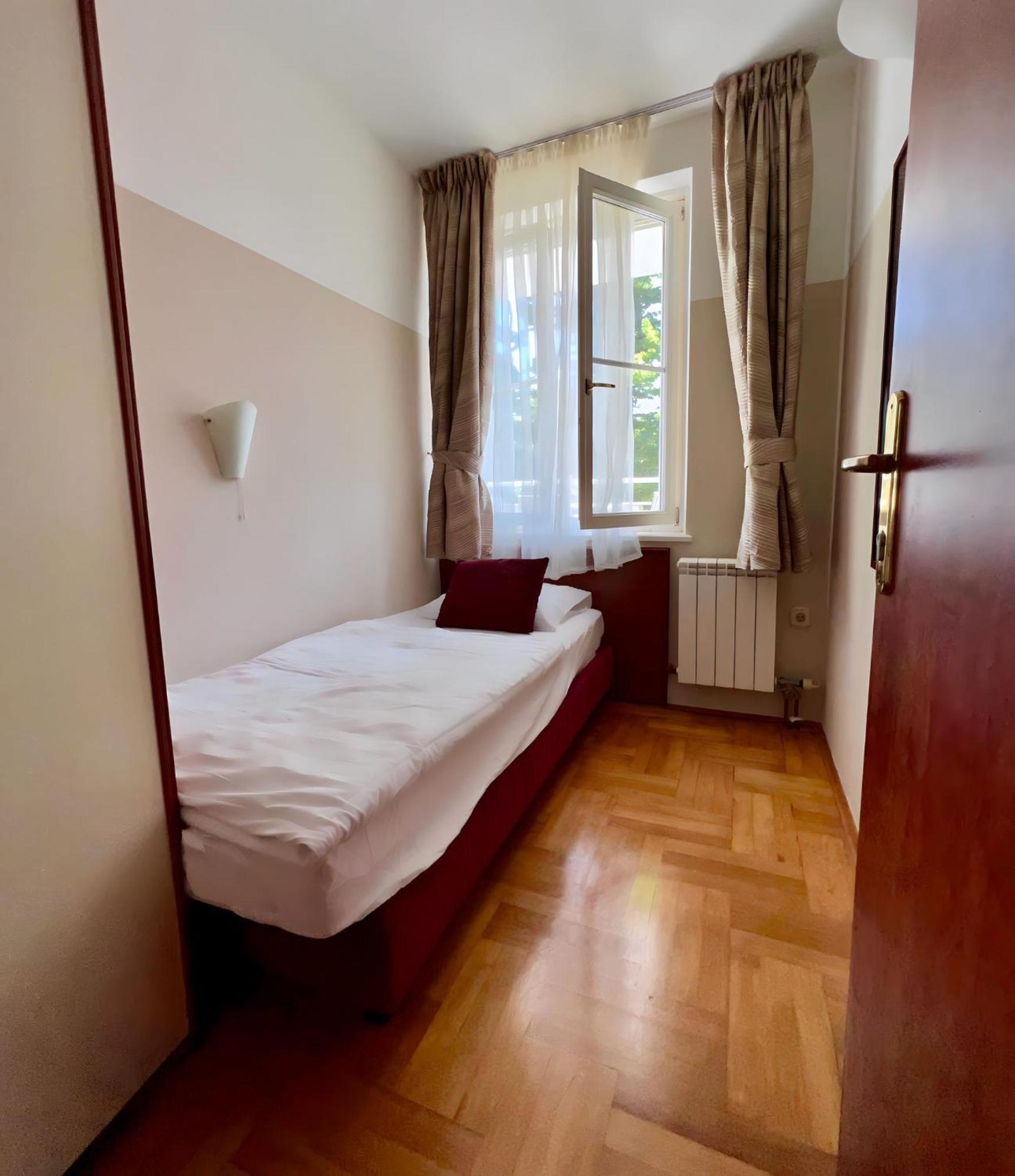 Villa Valdepian Apartments Savudrija Exteriör bild